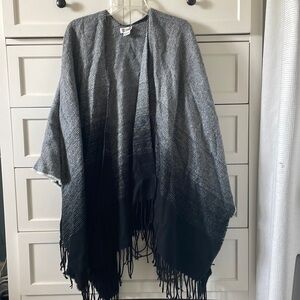 Bellissima Accessories Women’s Black & White Ombré Fringe Poncho Wrap - One size